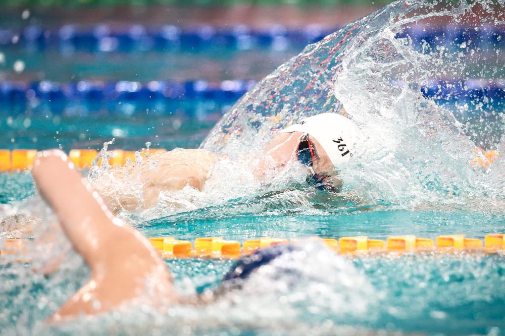 尼修斯和本 尼修斯和本